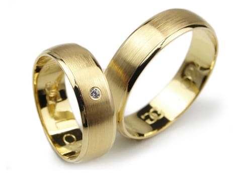 Obrączki ślubne z żółtego złota półokrągłe z cyrkonią 6mm Lovely L024