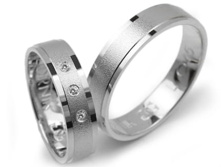 Obrączki ślubne z białego płaskie z cyrkoniami 5mm Lovely L045-b