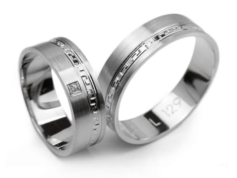 Obrączki ślubne z białego złota płaskie z cyrkonią 6mm grecki wzór Lovely L129-b