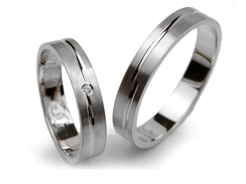 Obrączki ślubne z białego złota płaskie z cyrkonią 4mm Lovely L132-b