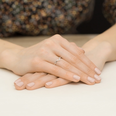 Przejdź do produktu Pierścionek zaręczynowy z białego złota z diamentami 0,04ct Fire Of Love 