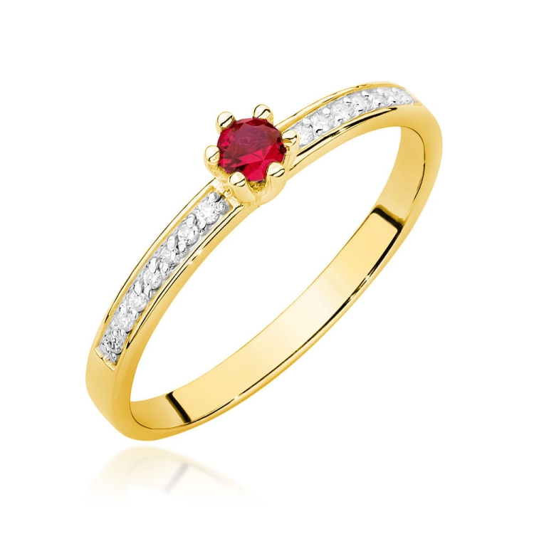 Pierścionek zaręczynowy z żółtego złota z rubinem i diamentami 0,07ct Fire Of Love