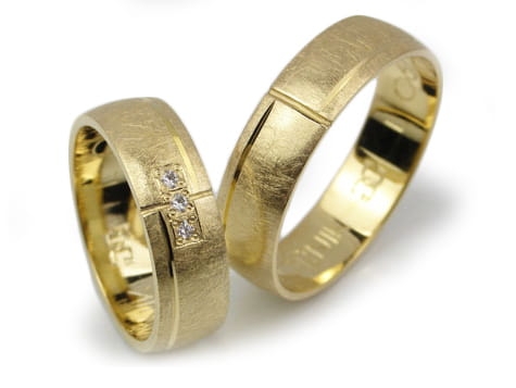 Obrączki ślubne z żółtego złota 333 półokrągłe z cyrkoniami 6mm Lovely L060-333