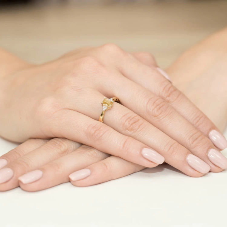 Pierścionek zaręczynowy z żółtego złota z cytrynem i diamentami 0,03ct Fire Of Love