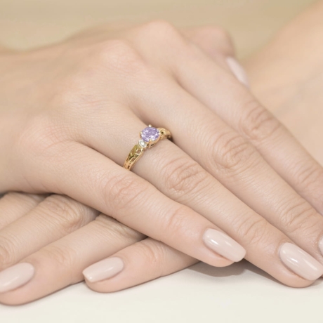 Przejdź do produktu Pierścionek zaręczynowy z żółtego złota z ametystem i diamentami 0,02ct Fire Of Love