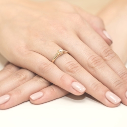 Pierścionek zaręczynowy z żółtego złota z brylantami 0,33ct Fire Of Love