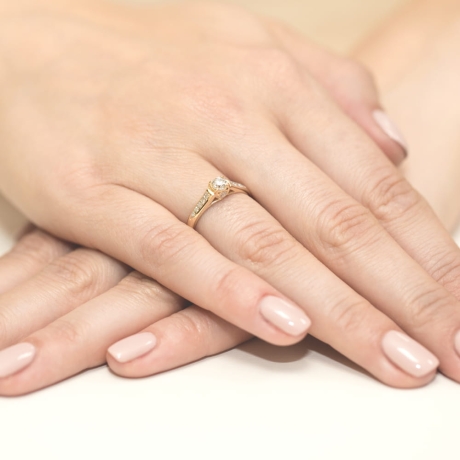 Przejdź do produktu Pierścionek zaręczynowy z żółtego złota z brylantami 0,33ct Fire Of Love 