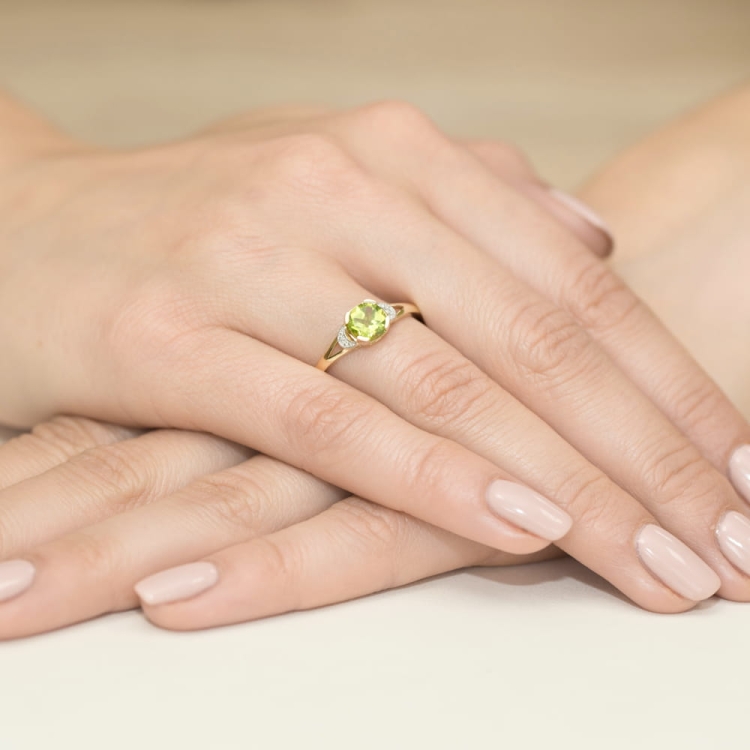 Pierścionek zaręczynowy z żółtego złota z oliwinem i diamentami 0,01ct Fire Of Love