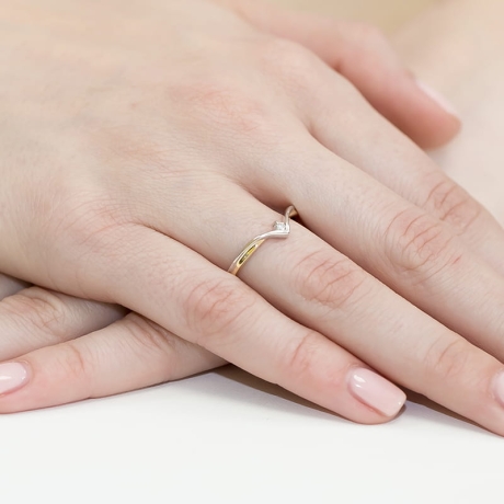 Przejdź do produktu Pierścionek zaręczynowy z żółtego złota z diamentem 0,04ct Fire Of Love