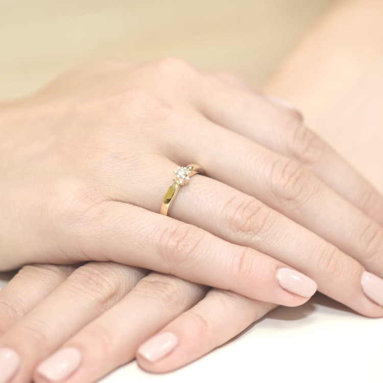 Pierścionek zaręczynowy z żółtego złota z diamentami 0,15ct Fire Of Love
