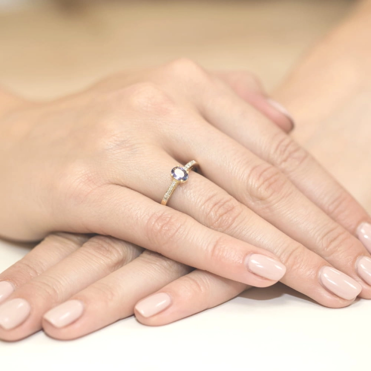 Pierścionek zaręczynowy z żółtego złota z tanzanitem i diamentami 0,05ct Fire Of Love