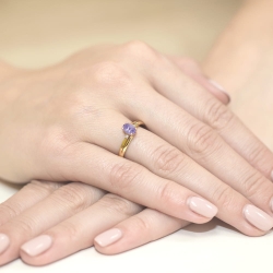 Pierścionek zaręczynowy z żółtego złota z tanzanitem i diamentami 0,03ct Fire Of Love