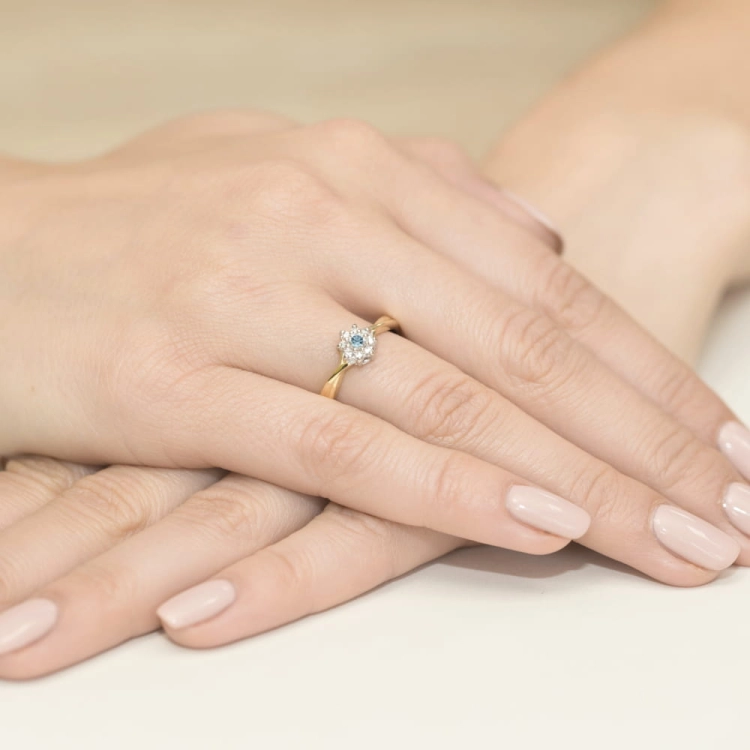 Pierścionek zaręczynowy z żółtego złota z topazem i diamentami 0,12ct Fire Of Love