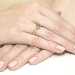 Pierścionek zaręczynowy z żółtego złota z ametystem i diamentami 0,01ct Fire Of Love