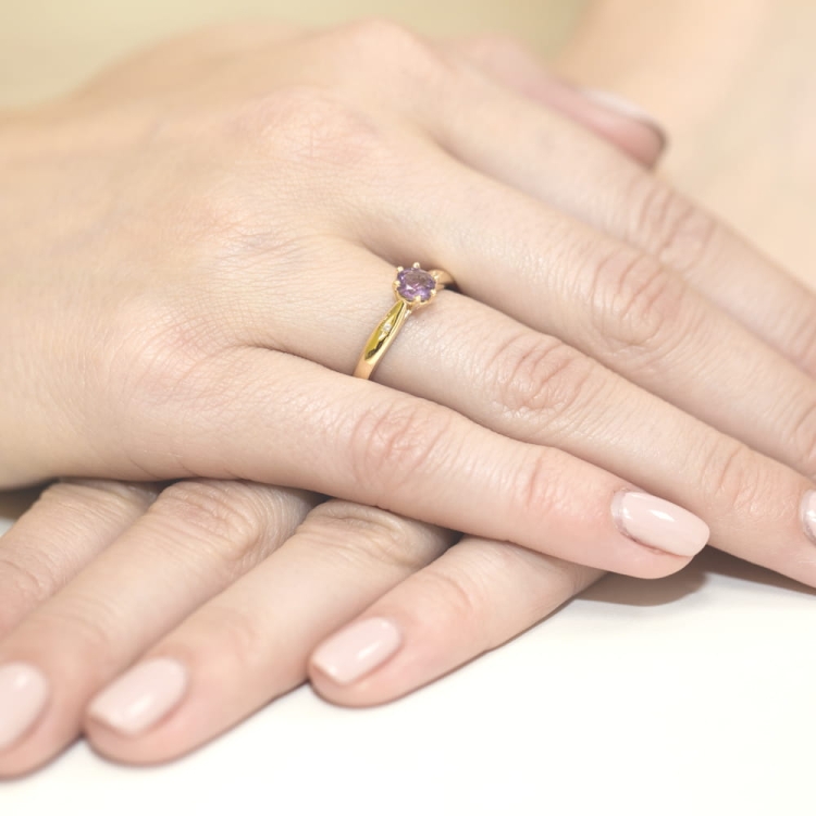 Pierścionek zaręczynowy z żółtego złota z ametystem i diamentami 0,01ct Fire Of Love