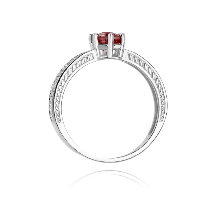 Pierścionek zaręczynowy z białego złota z rubinem i diamentami 0,08ct Fire Of Love