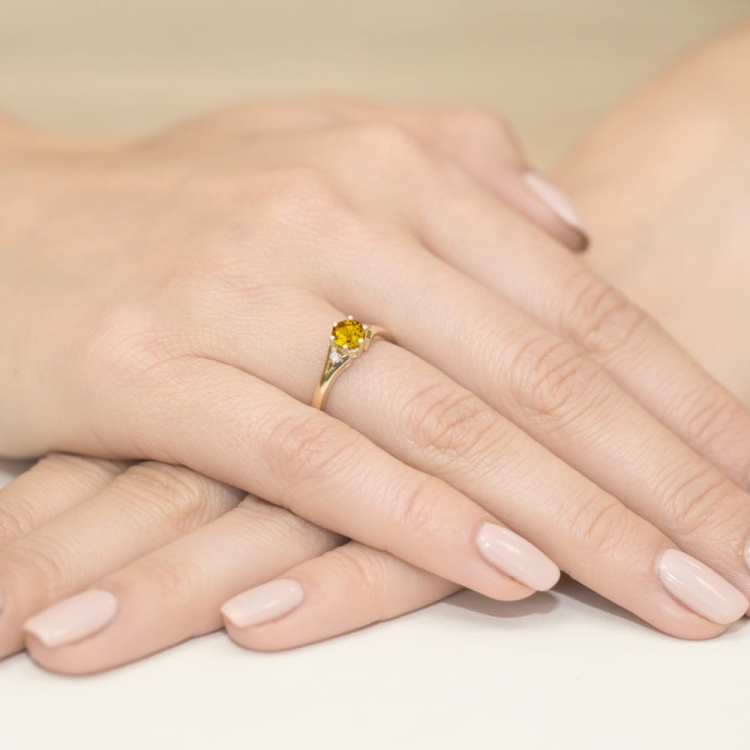 Pierścionek zaręczynowy z żółtego złota z cytrynem i diamentami 0,03ct Fire Of Love