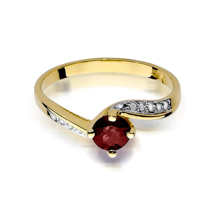 Pierścionek zaręczynowy z żółtego złota z rubinem i diamentami 0,05ct Fire Of Love