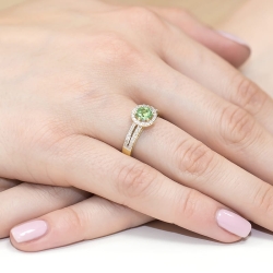 Pierścionek zaręczynowy z żółtego złota z oliwinem i diamentami 0,20ct Fire Of Love