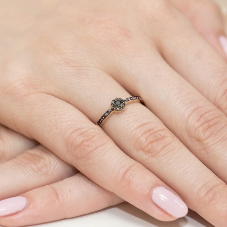 Przejdź do produktu Pierścionek zaręczynowy z żółtego złota z czarnymi brylantami 0,09ct Fire Of Love 