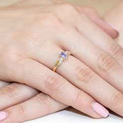 Pierścionek zaręczynowy z żółtego złota z ametystem i diamentami 0,03ct Fire Of Love