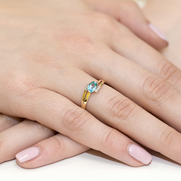 Pierścionek zaręczynowy z żółtego złota z topazem i diamentami 0,05ct Fire Of Love