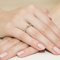 Pierścionek zaręczynowy z żółtego złota z diamentami 0,30ct Fire Of Love