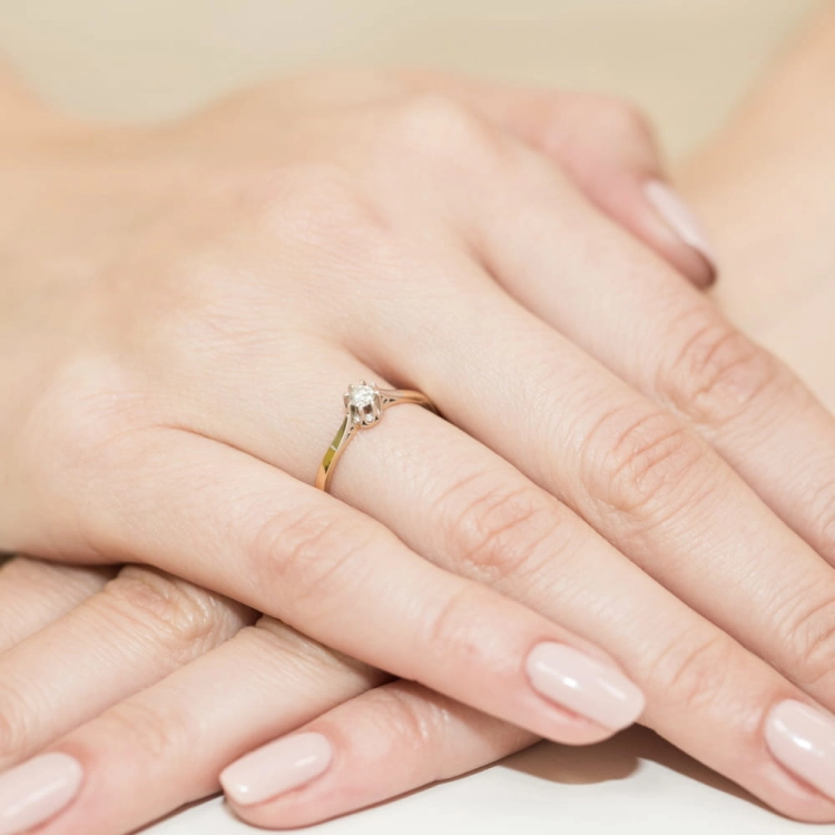 Pierścionek zaręczynowy z żółtego złota z diamentem 0,10ct Fire Of Love