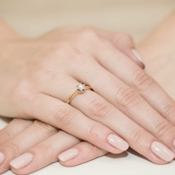 Pierścionek zaręczynowy z żółtego złota z diamentem 0,30ct Fire Of Love