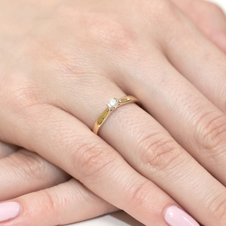 Pierścionek zaręczynowy z żółtego złota z diamentem 0,08ct Fire Of Love