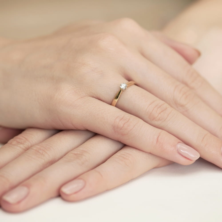 Pierścionek zaręczynowy z żółtego złota z diamentem 0,10ct Fire Of Love