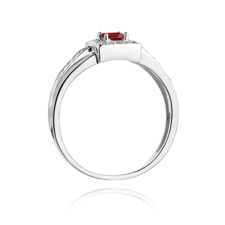 Pierścionek zaręczynowy z białego złota z rubinem i diamentami 0,14ct Fire Of Love