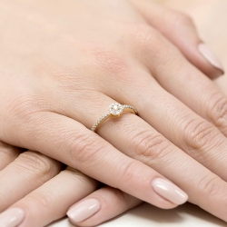 Pierścionek zaręczynowy z żółtego złota z diamentami 0,19ct Fire Of Love