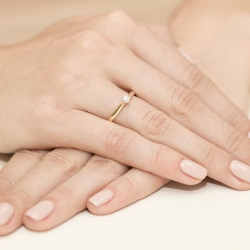 Pierścionek zaręczynowy z żółtego złota z diamentem 0,09ct Fire Of Love