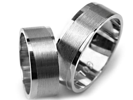 Przejdź do produktu Obrączki ślubne z białego złota płaskie 7mm Premium