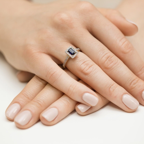 Przejdź do produktu Pierścionek zaręczynowy z żółtego złota z szafirem i diamentami 0,22ct Fire Of Love