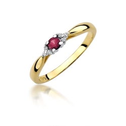 Pierścionek zaręczynowy z żółtego złota z rubinem i diamentami 0,03ct Fire Of Love