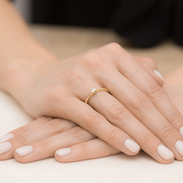 Pierścionek zaręczynowy z żółtego złota z diamentem 0,02ct Fire Of Love