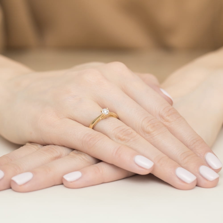 Pierścionek zaręczynowy z żółtego złota z diamentem 0,08ct Fire Of Love