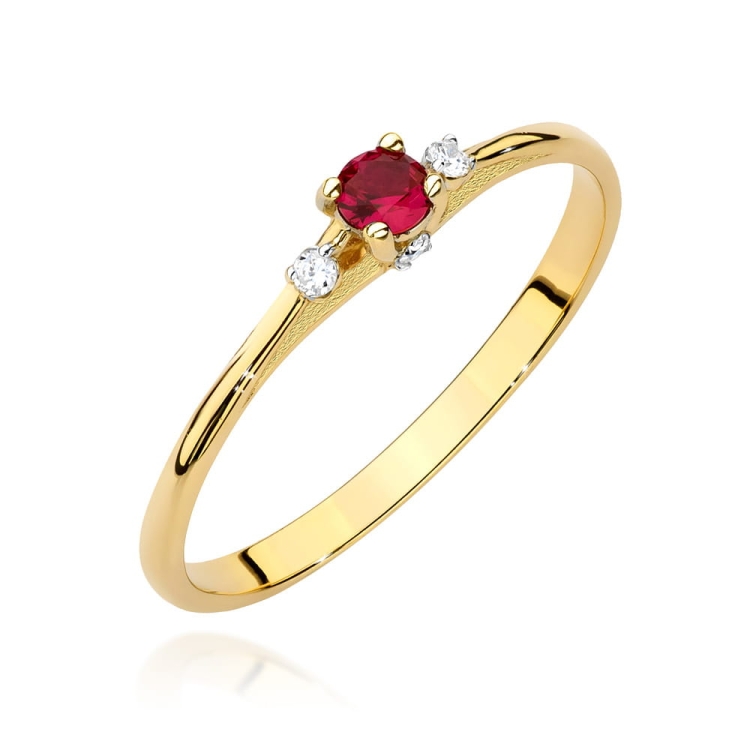 Pierścionek zaręczynowy z żółtego złota z rubinem i diamentami 0,05ct Fire Of Love