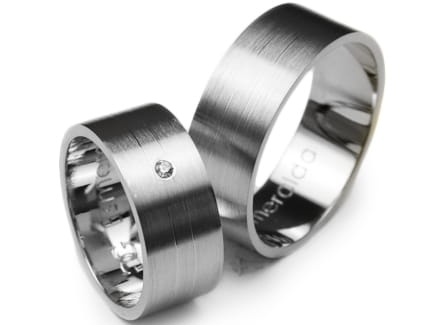 Obrączki ślubne z białego złota płaskie z cyrkonią 8mm Premium P-ESMERALDA-b