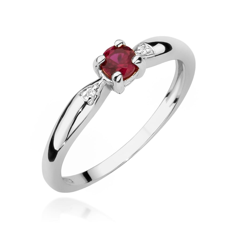 Pierścionek zaręczynowy z białego złota z rubinem i diamentami 0,01ct Fire Of Love