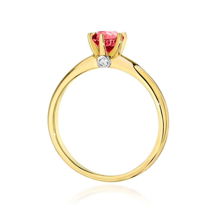 Pierścionek zaręczynowy z żółtego złota z rubinem i diamentami 0,04ct Fire Of Love
