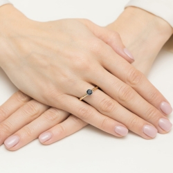 Pierścionek zaręczynowy z żółtego złota z czarnym diamentem i diamentami 0,04ct Fire Of Love