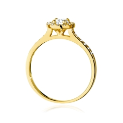 Pierścionek zaręczynowy z żółtego złota z diamentem 0,40ct i bocznymi diamencikami Fire Of Love
