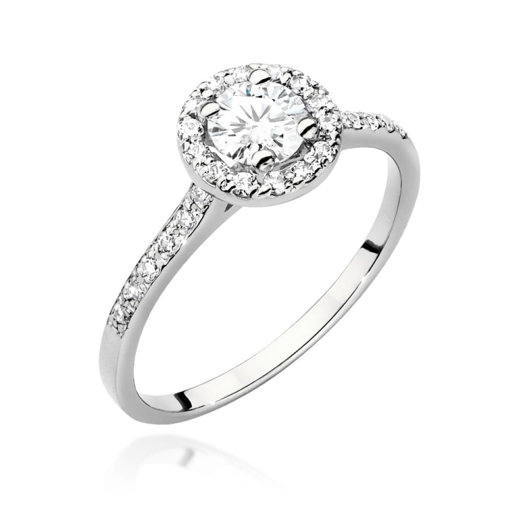 Pierścionek zaręczynowy z białego złota z diamentem 0,50ct i bocznymi diamencikami Fire Of Love