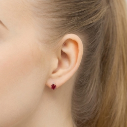 Kolczyki z żółtego złota 585 z rubinem i diamentami 0,03ct The Diamonds