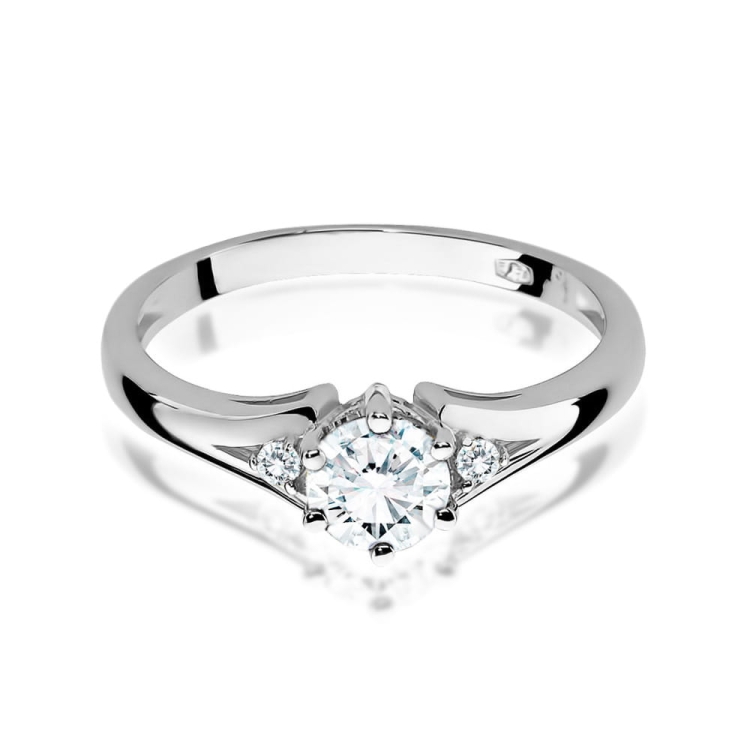 Pierścionek zaręczynowy z białego złota z białym szafirem i diamentami 0,03ct Fire Of Love