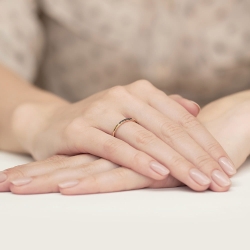 Pierścionek zaręczynowy z żółtego złota z czarnymi diamentami 0,04ct Fire Of Love