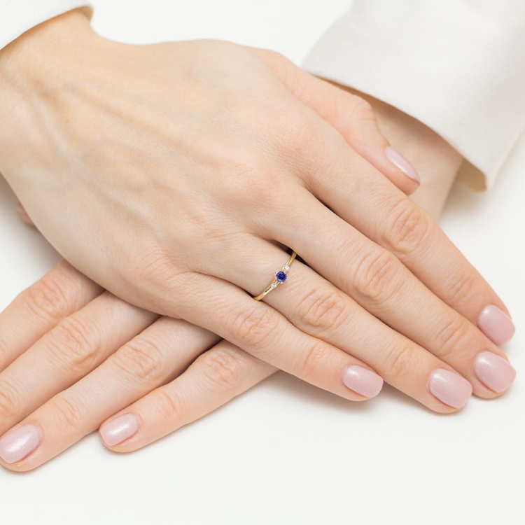 Pierścionek zaręczynowy z żółtego złota z tanzanitem i diamentami 0,05ct Fire Of Love